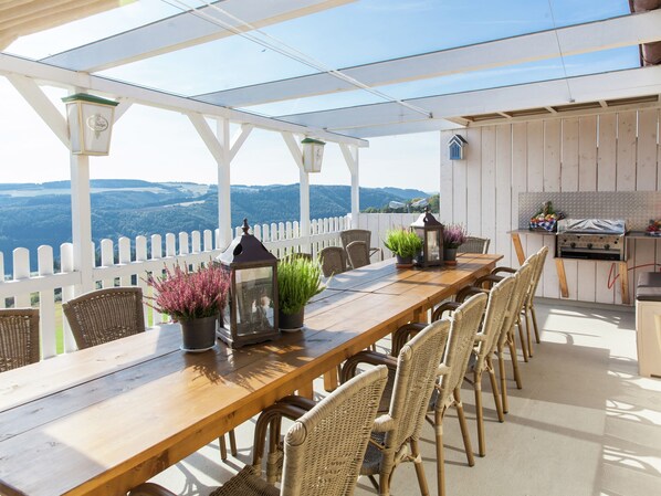 House | Balcony - Beautiful Holidayhome With Sauna and Terrace (Harscheid)