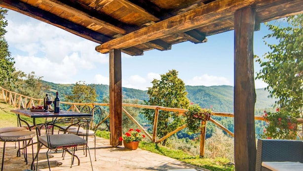 A covered outdoor seating area with a table, chairs, and a view of the countryside. - Rustic Serenity Farmhouse (Monte Santa Maria Tiberina)
