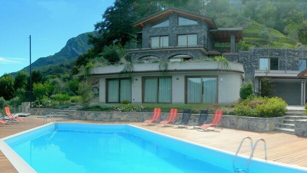 Piscina all'aperto