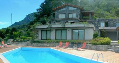 Sumptuous and Panoramic Lake Como Villa