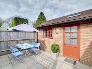 House | Exterior - Cozy Holiday Home in Frittenden Kent With Garden (Cranbrook)