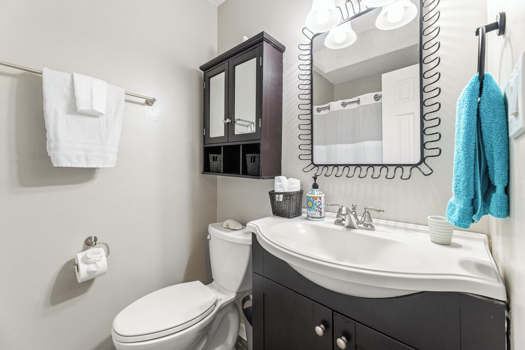 Ensemble douche/baignoire, sèche-cheveux, serviettes fournies, savon