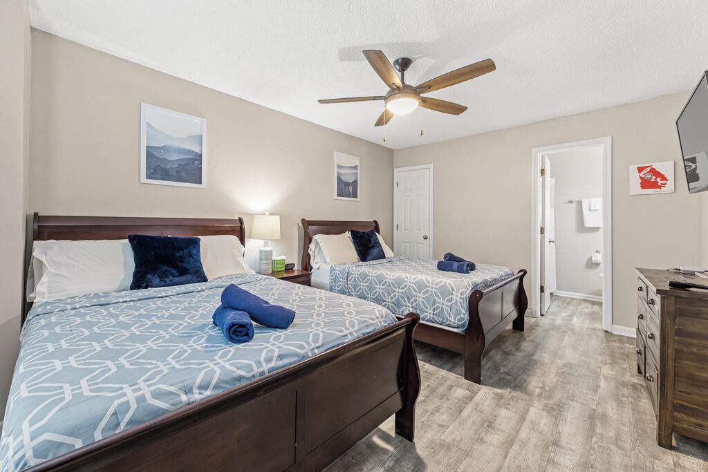 2 habitaciones, camas con efecto memoria y escritorio 