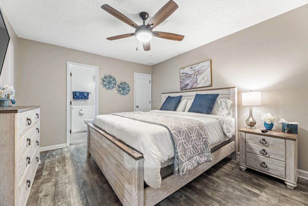 2 bedrooms, memory foam beds, desk, iron/ironing board