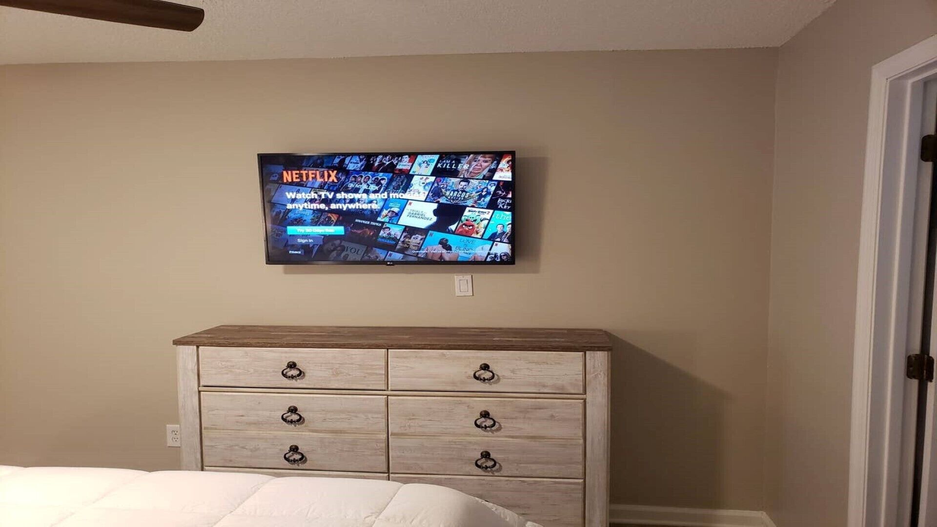 2 bedrooms, memory foam beds, desk, iron/ironing board