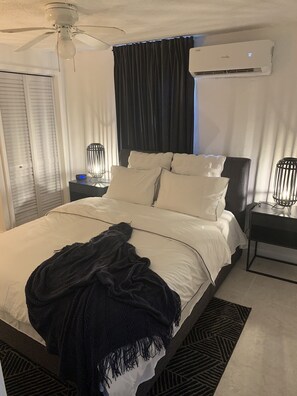 1 bedroom, desk, iron/ironing board, WiFi - LA CASITA- Entire Guest House, Renovated, Private, Cozy & Perfectly Located (Miami)