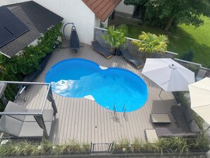 Alberca al aire libre y alberca climatizada