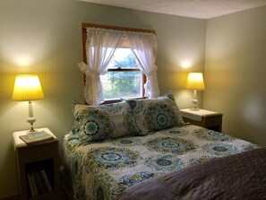 2 bedrooms, in-room safe, iron/ironing board, WiFi - Sweetgrass Cottage, Ovid: Walk to Sheldrake Point Winery, Beach and Boat Launch (Ovid)