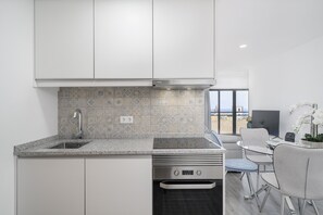Fridge, microwave, oven, stovetop - In the Funchal city center, Santa Luzia I (Funchal)