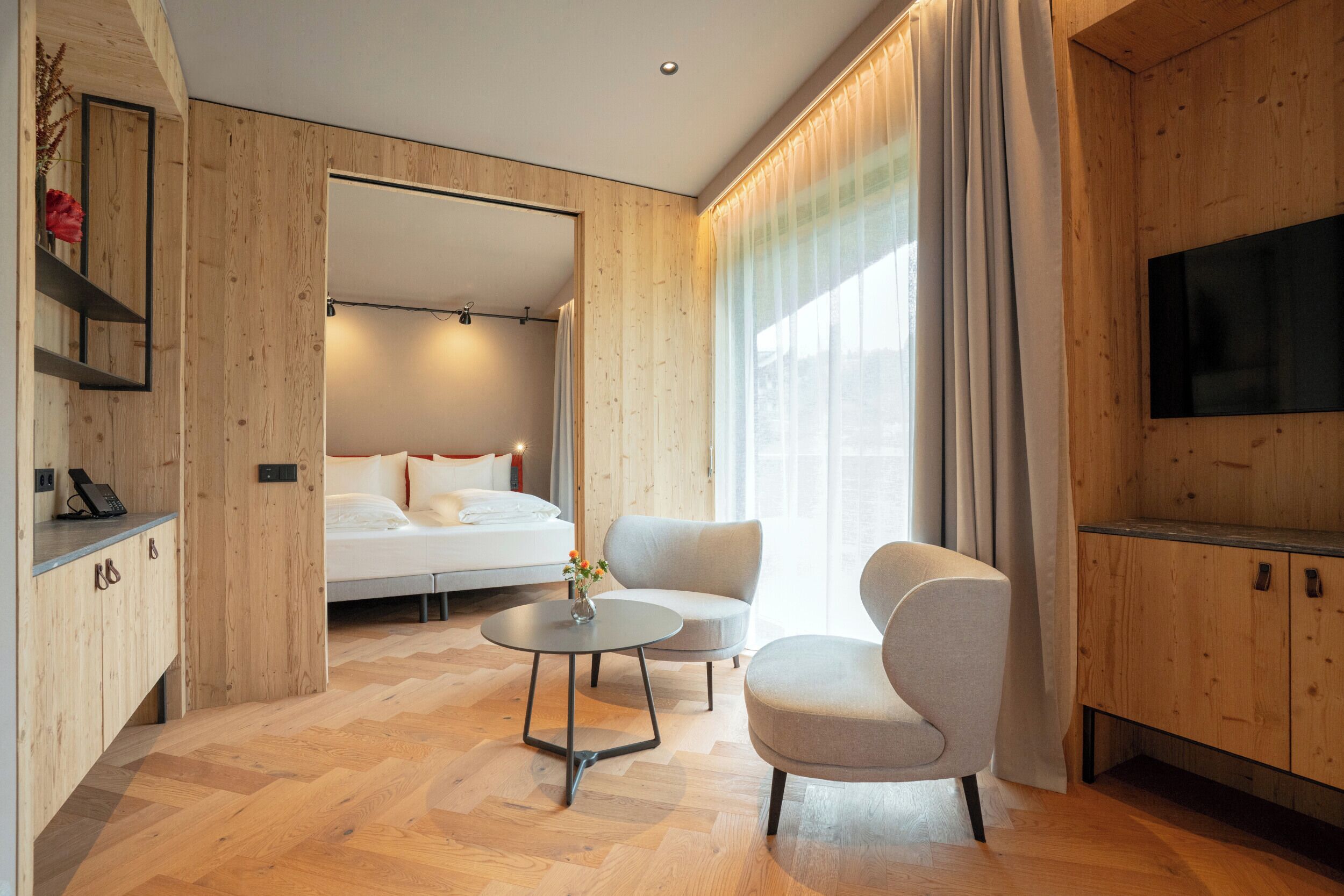 Signature suite, sauna | Een kluis op de kamer, geluiddichte muren, gratis wifi, beddengoed