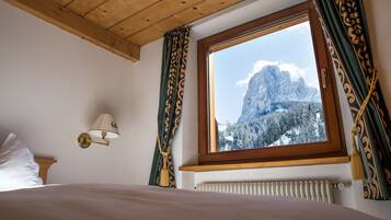 Family Suite, Balcony | In-room safe, soundproofing, free WiFi, bed sheets