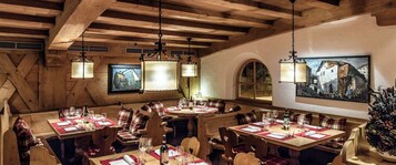 Se sirven almuerzos y cenas, cocina local e internacional