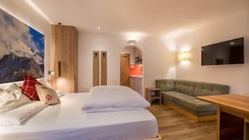Basic Studio, Balcony | 2 bedrooms, in-room safe, soundproofing, free WiFi