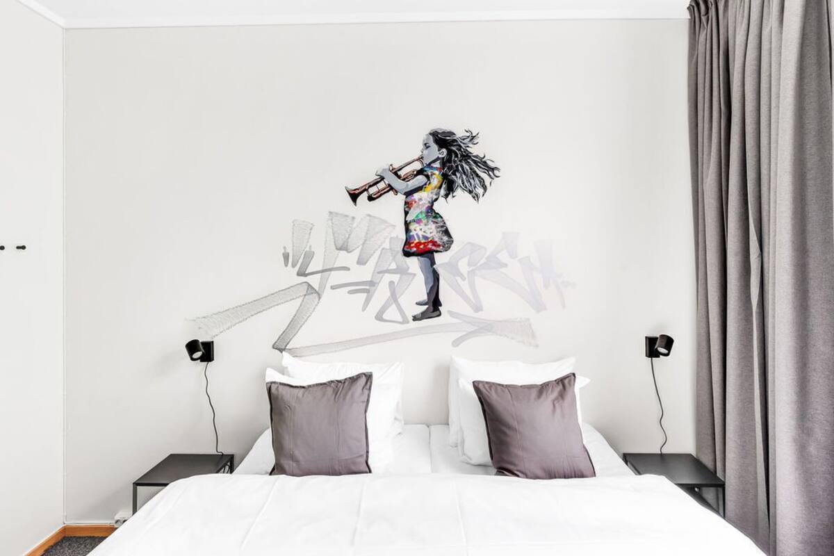 Premium bedding, soundproofing, iron/ironing board (on request)