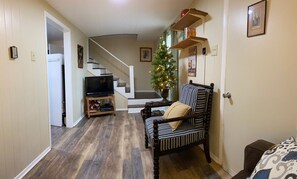 TV - Sportsman Cottage - Raystown Lake Vacation Rentals, Aunt Susie's (Hesston)