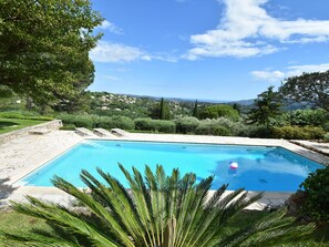 Outdoor pool, a heated pool - Vintage Villa in Grasse With Private Swimming Pool (Grasse)