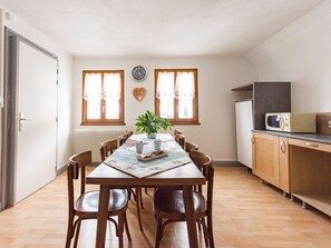 Dining - Elegant Holiday Home in Sondernach With Garden (Sondernach)