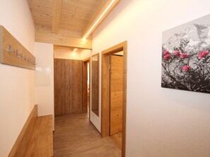 Apartment | Interior - Luxury Holiday Flat With Balcony in Fugenberg (Fuegenberg)