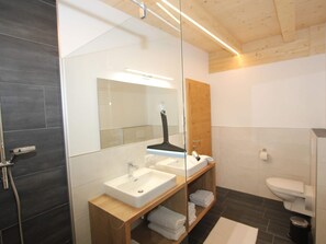 Apartment | Bathroom