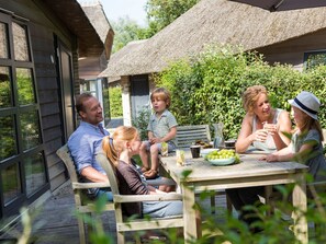Outdoor dining - Luxurious and Adapted Holiday Home at the Schoorl Dune Area (Schoorl)