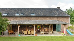 Exterior - Spacious Farmhouse in Broekhuizenvorst With Garden (Broekhuizenvorst)