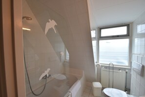 Apartment | Bathroom