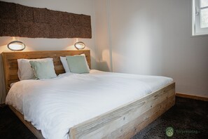 Apartment | 3 bedrooms, individually furnished, iron/ironing board, bed sheets