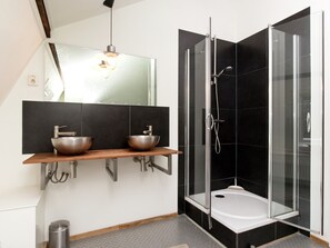 Apartment | Bathroom