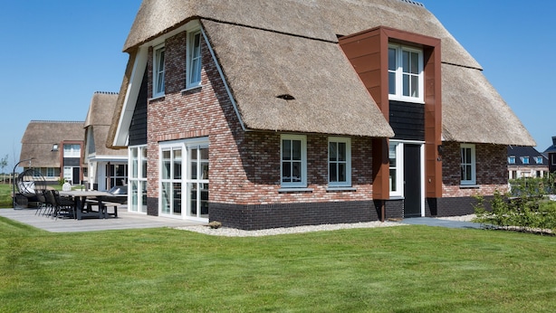 Unclassified image, 1 of 18, button - Beautiful, Thatched Villa With a Terrace at the Tjeukemeer (Delfstrahuizen)