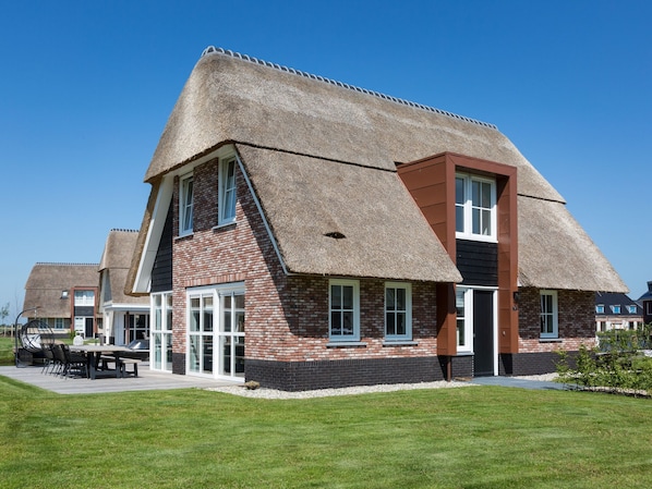 Villa | Exterior