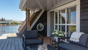Unclassified image, 2 of 18, button - Beautiful, Thatched Villa With a Terrace at the Tjeukemeer (Delfstrahuizen)