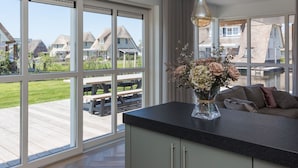 Unclassified image, 4 of 18, button - Beautiful, Thatched Villa With a Terrace at the Tjeukemeer (Delfstrahuizen)
