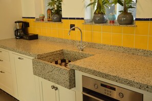 Apartment | Private kitchen | Highchair - Holiday Home in Haaren Near De Efteling (Haaren)