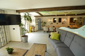 Apartment | Living room | Fireplace - Holiday Home in Haaren Near De Efteling (Haaren)