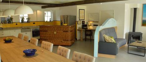 Leilighet | Oppholdsrom | Peis