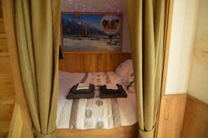 Apartment | 5 bedrooms, individually furnished, bed sheets - Holiday Home in Haaren Near De Efteling (Haaren)