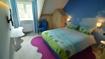 5 bedrooms, individually furnished, bed sheets