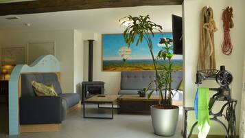 Apartment | Living room | Fireplace