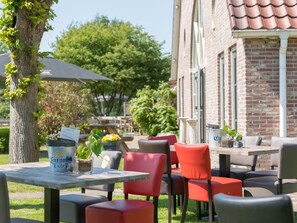 House | Dining - Countryside Group Getaway (Paasloo)
