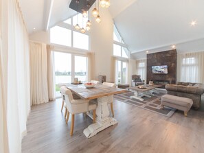 House | Dining - Stylish Holiday Home with Fireplace near Oosterschelde (Wemeldinge)