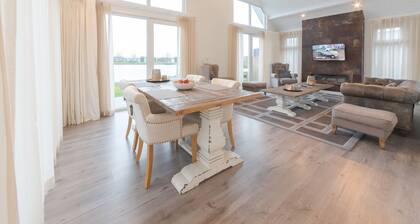 Stylish Holiday Home with Fireplace near Oosterschelde