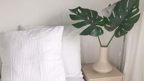 2 bedrooms, individually furnished, bed sheets - Uniquely Located Apartment With a Sea View Near the North Sea (Bergen aan Zee)
