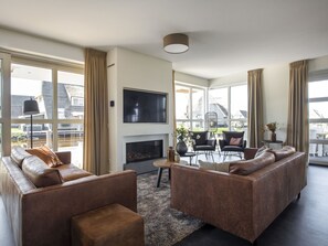Fireplace - Beautiful Villa With a Sauna, at the Tjeukemeer (Delfstrahuizen)