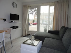 Living room - Quietly Located Apartment at the Outskirts of Domburg (Domburg)