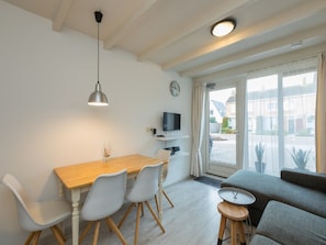 Living room - Quietly Located Apartment at the Outskirts of Domburg (Domburg)