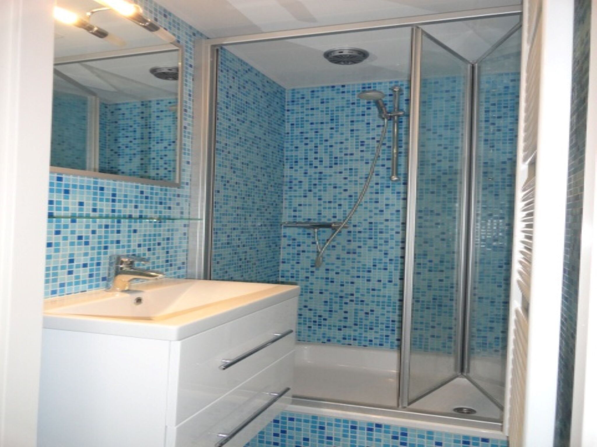 House | Bathroom | Shower, towels