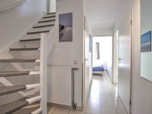 3 Schlafzimmer, Babybetten, individuell eingerichtet
