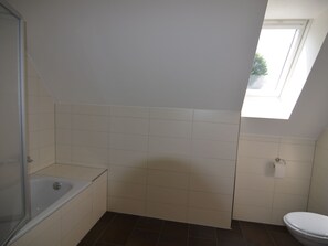 Apartment | Bathroom - Spacious Apartment in Niederlandenbeck With Sauna (Eslohe)