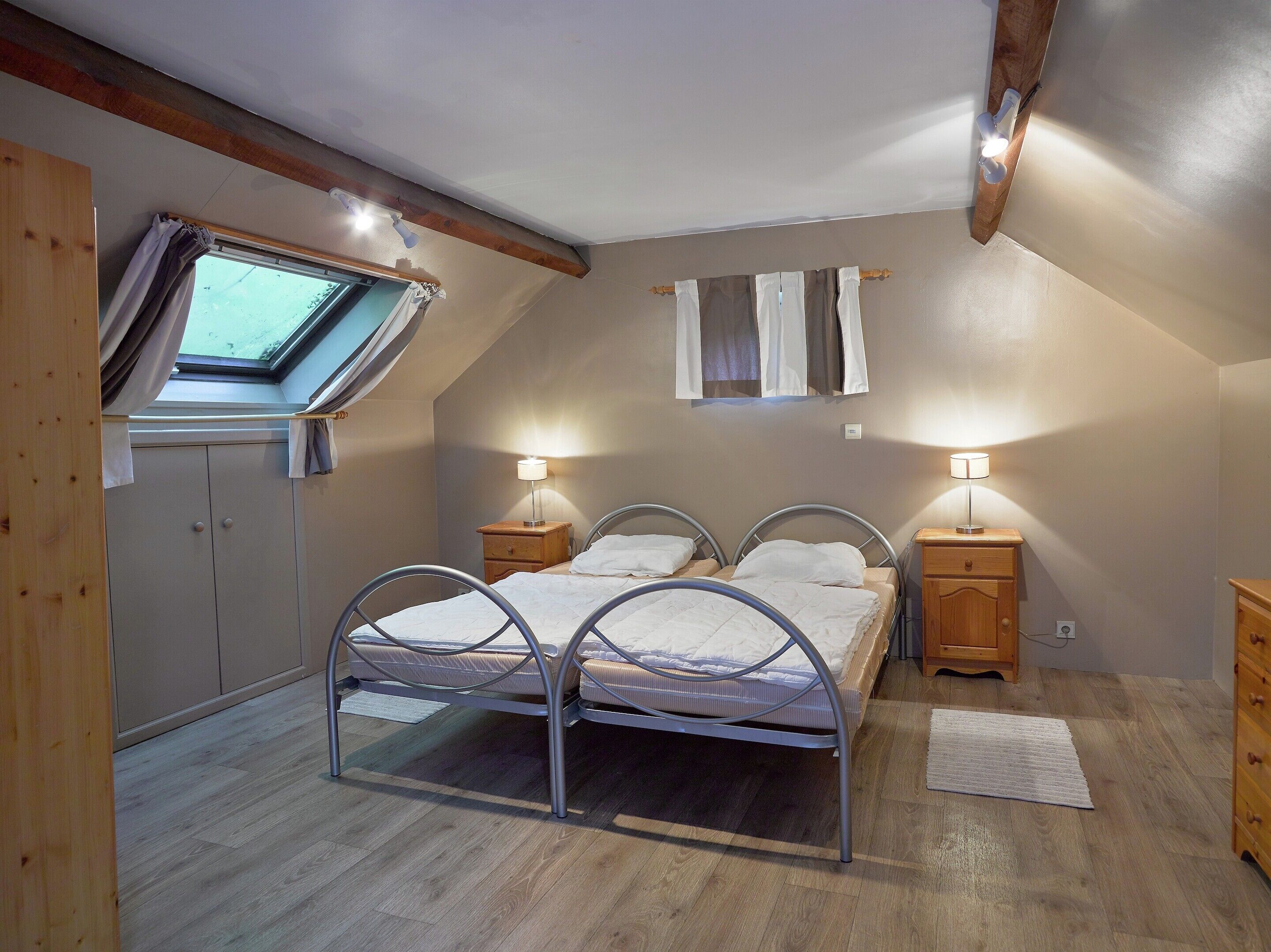 House | 7 bedrooms, individually furnished