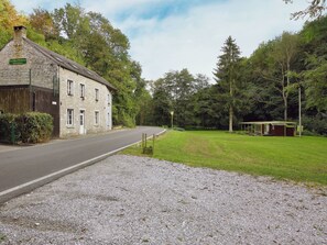 المنشأة من الخارج